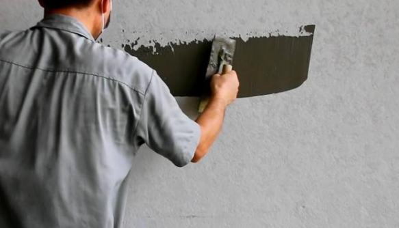 真石漆批刮膩子